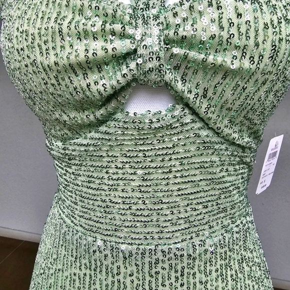 Windsor ✦ Mint Sequin Halter Gown ✦ Keyhole Cutout w/ High Slit & Built-In Bra S - Picture 8 of 17